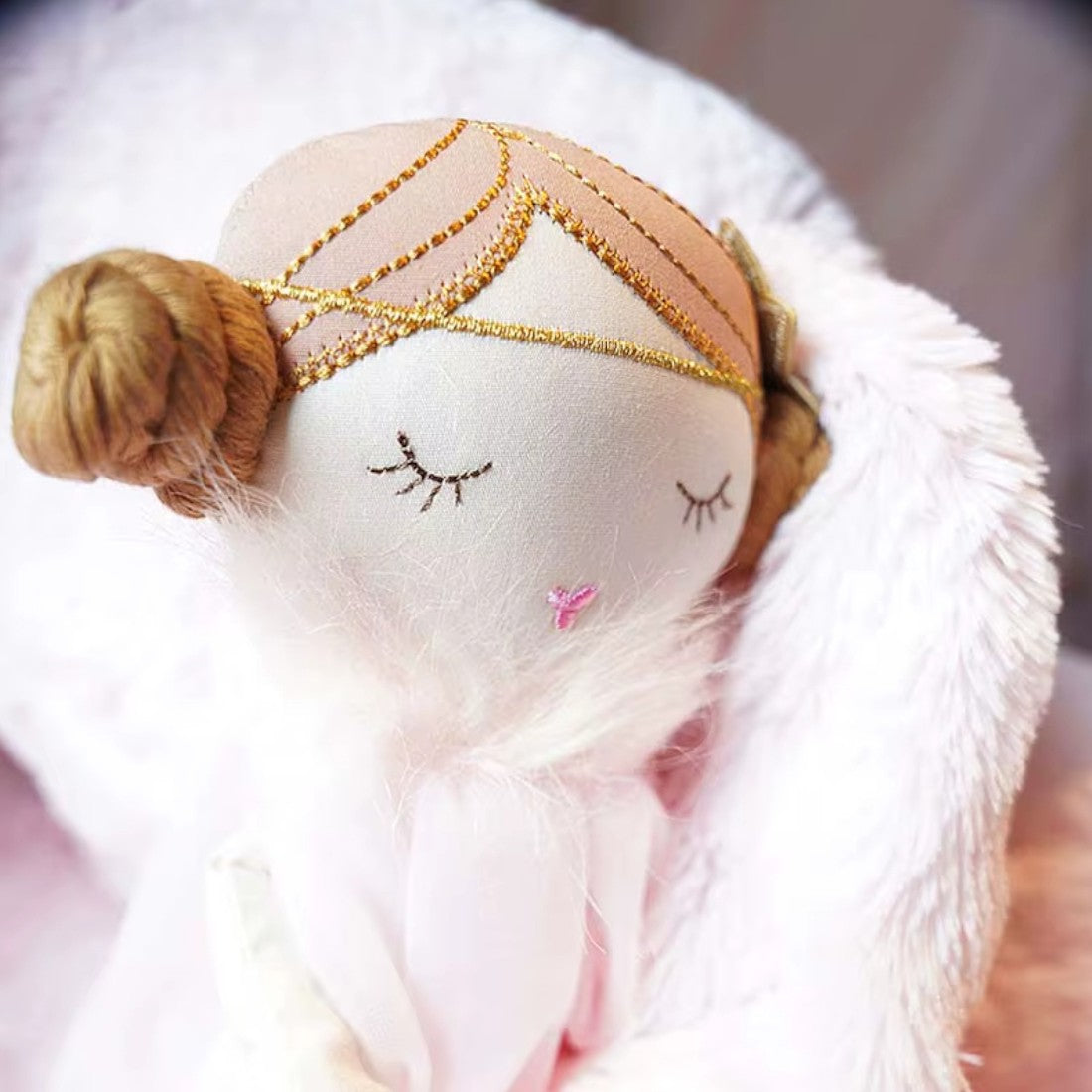 Ballerina Puppe Kuscheltier mit Dutt Die Kuschelecke