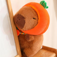 Capybara Kuscheltier mit Hut und Gemüsetasche Die Kuschelecke