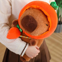 Capybara Kuscheltier mit Hut und Gemüsetasche Die Kuschelecke