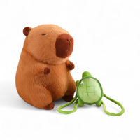 Capybara Kuscheltier mit Schildkröten-Rucksack Die Kuschelecke