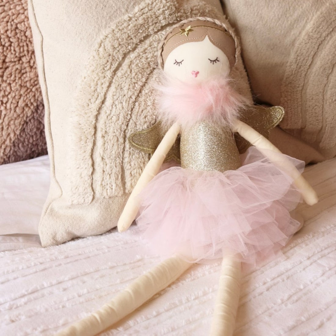 Engel Puppe Kuscheltier rosafarbenes Tüllkleid goldene Flügel Die Kuschelecke