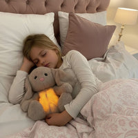 Hase Kuscheltier Nachtlicht atmend entspannend Die Kuschelecke