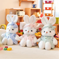 Niedlicher Hase Kuscheltier mit Blumenkleid Die Kuschelecke