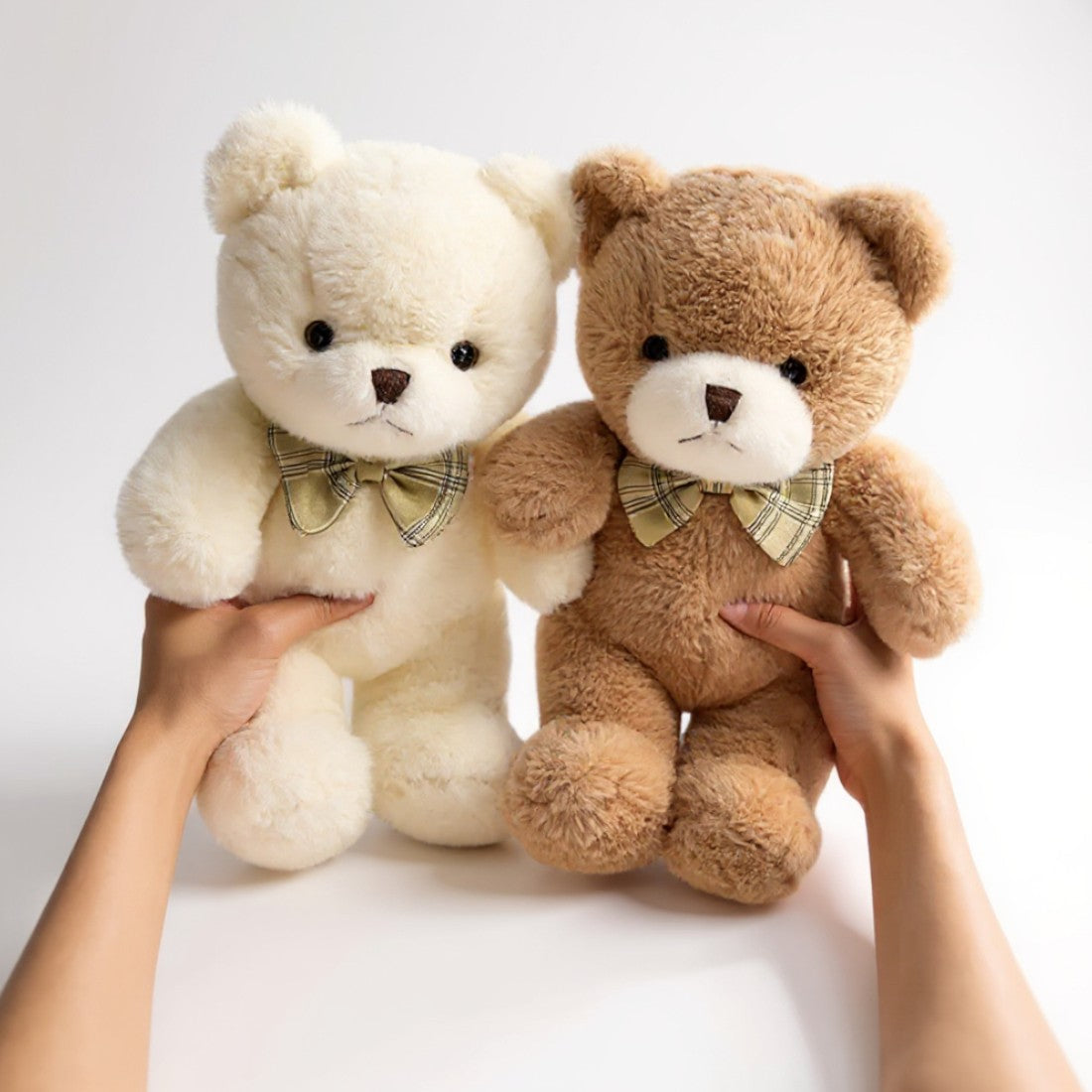 Weicher Teddy Kuscheltier mit Vichy-Schlaufe Die Kuschelecke